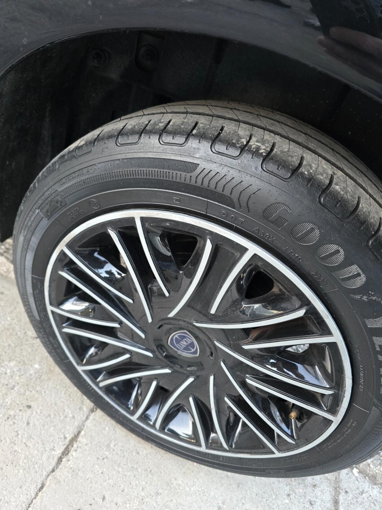 Lancia Ypsilon 1.0 FireFly Hybrid Ecochic UnYca