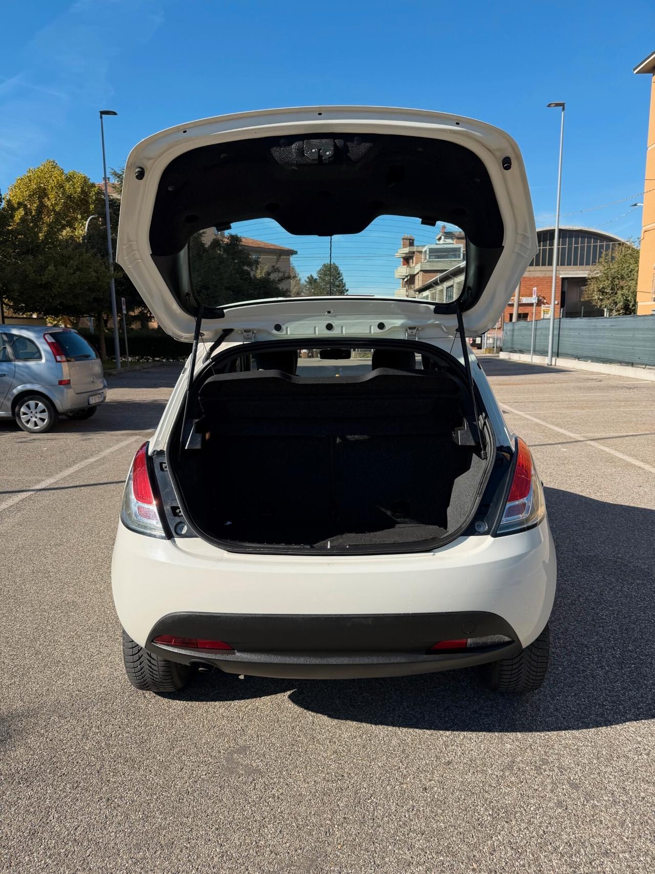 Lancia Ypsilon 0.9 Metano - NEOPATENTATI - 12 MESI DI GARANZIA -