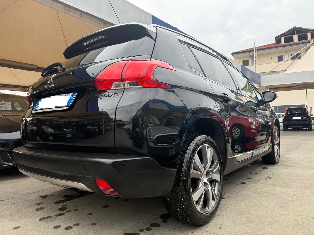 PEUGEOT 2008 1,2 BENZ.