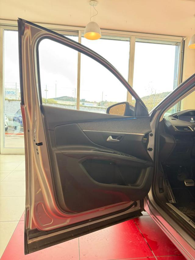 PEUGEOT 5008 BlueHDi 120 S&S EAT6 Crossway