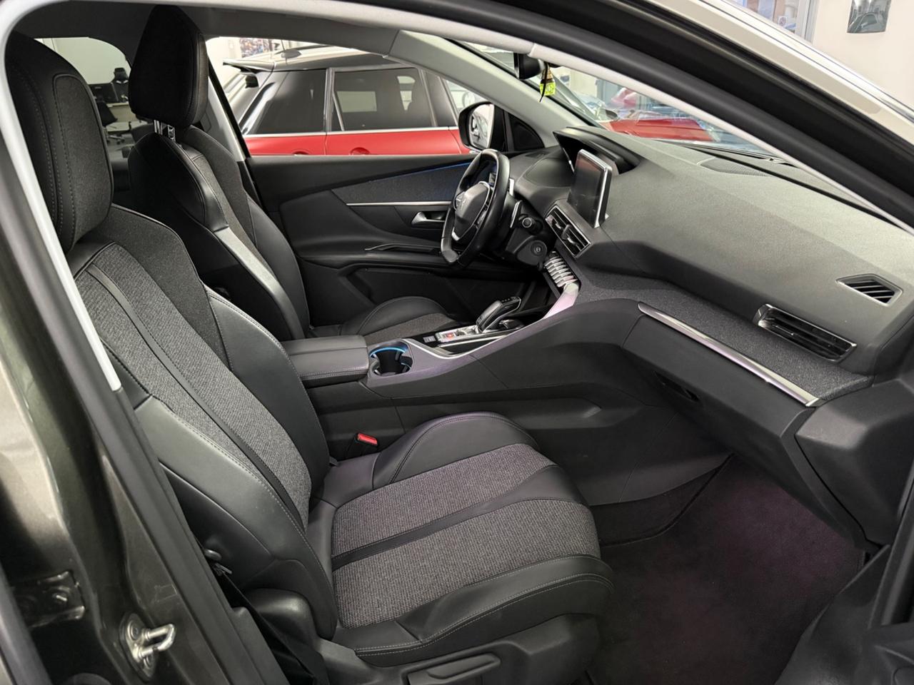 Peugeot 3008 BlueHDi 130 S&S EAT8 Allure