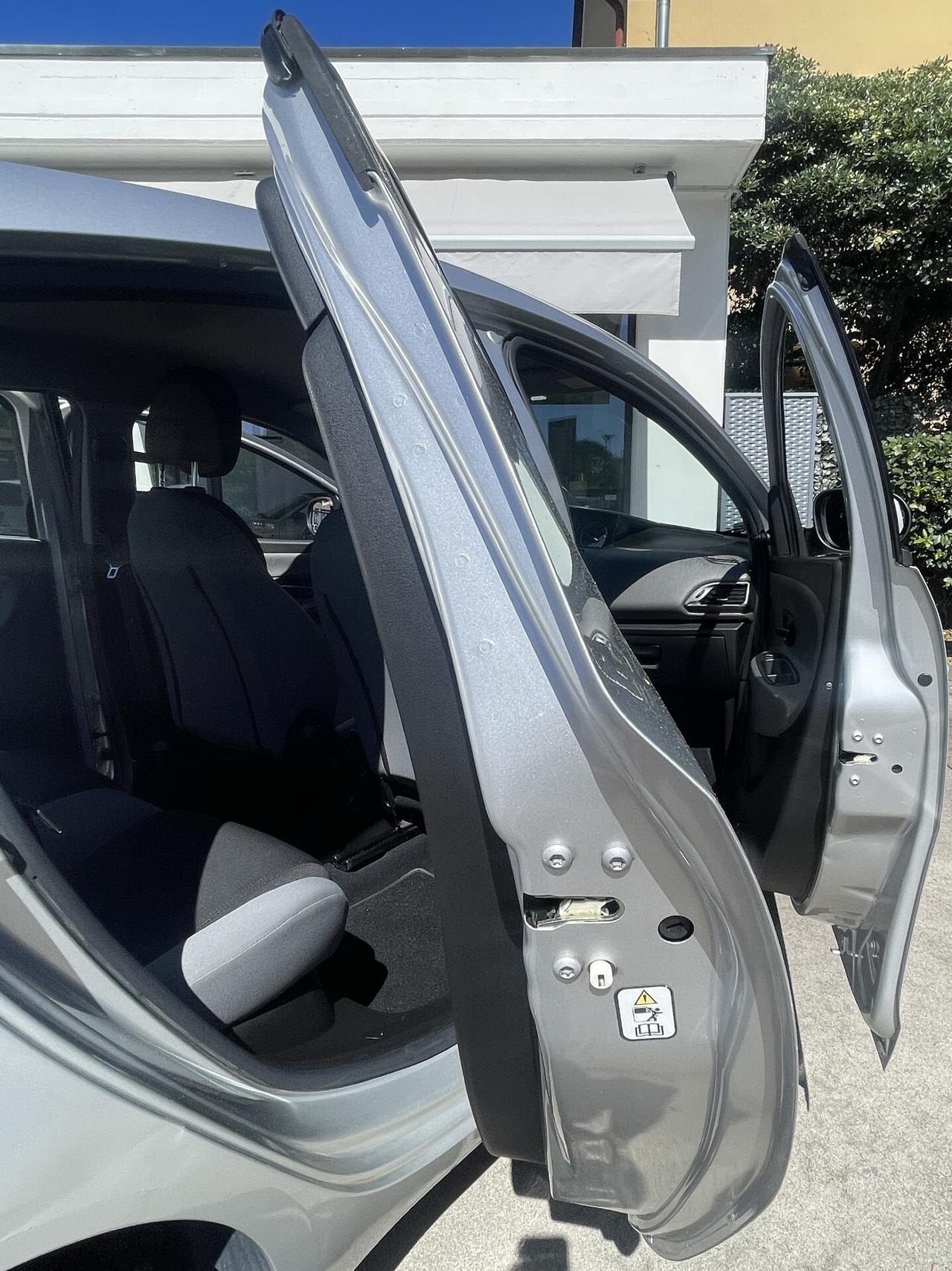 Lancia Ypsilon 1.2 69 CV Silver - neopatentati