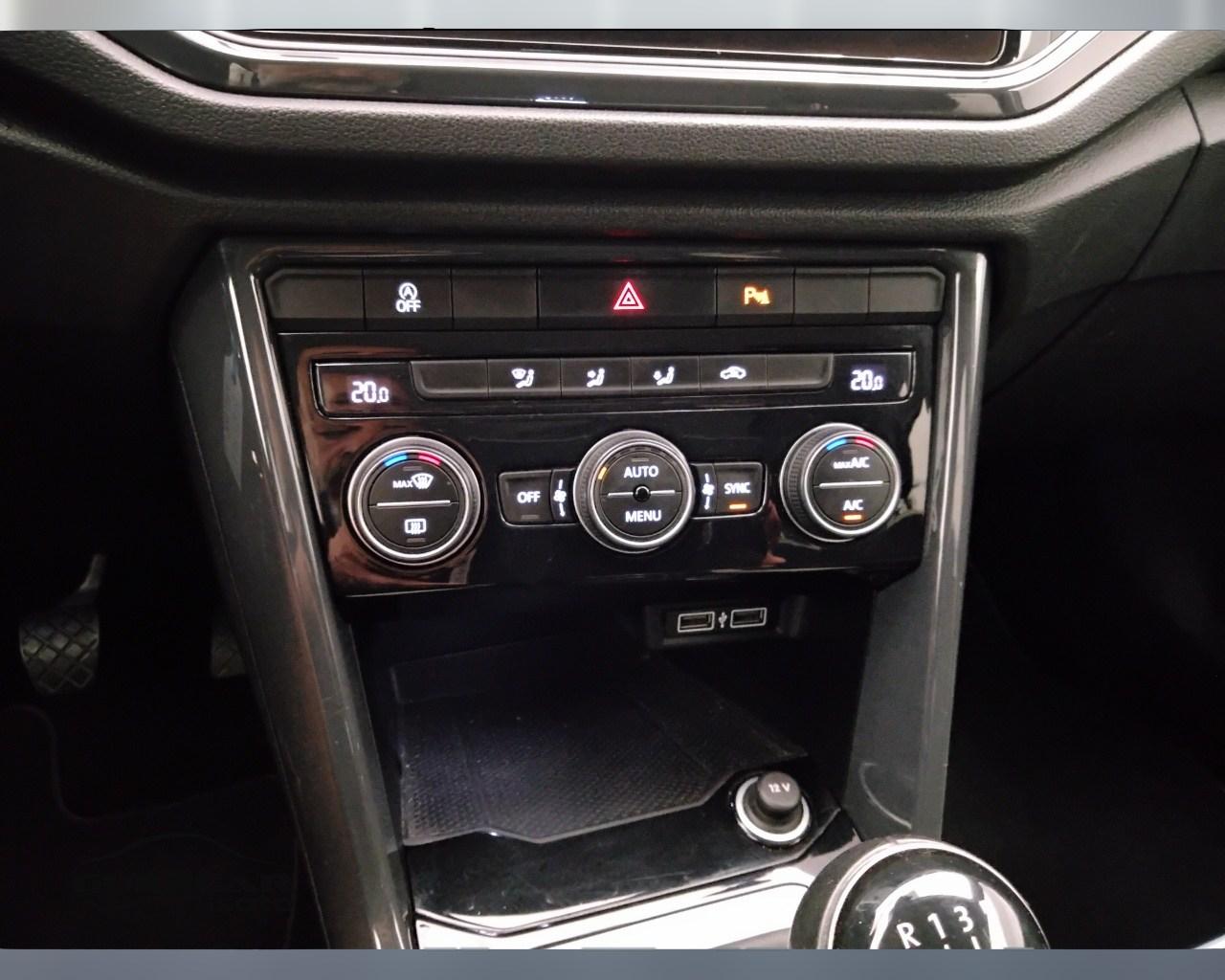 VOLKSWAGEN T-Roc 2017 - T-Roc 1.0 tsi Advanced