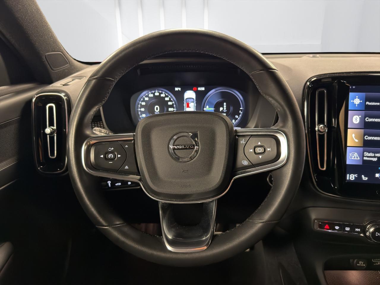 Volvo XC40 1.5 t4 phev R-design auto my21 - 24 MESI GARANZIA