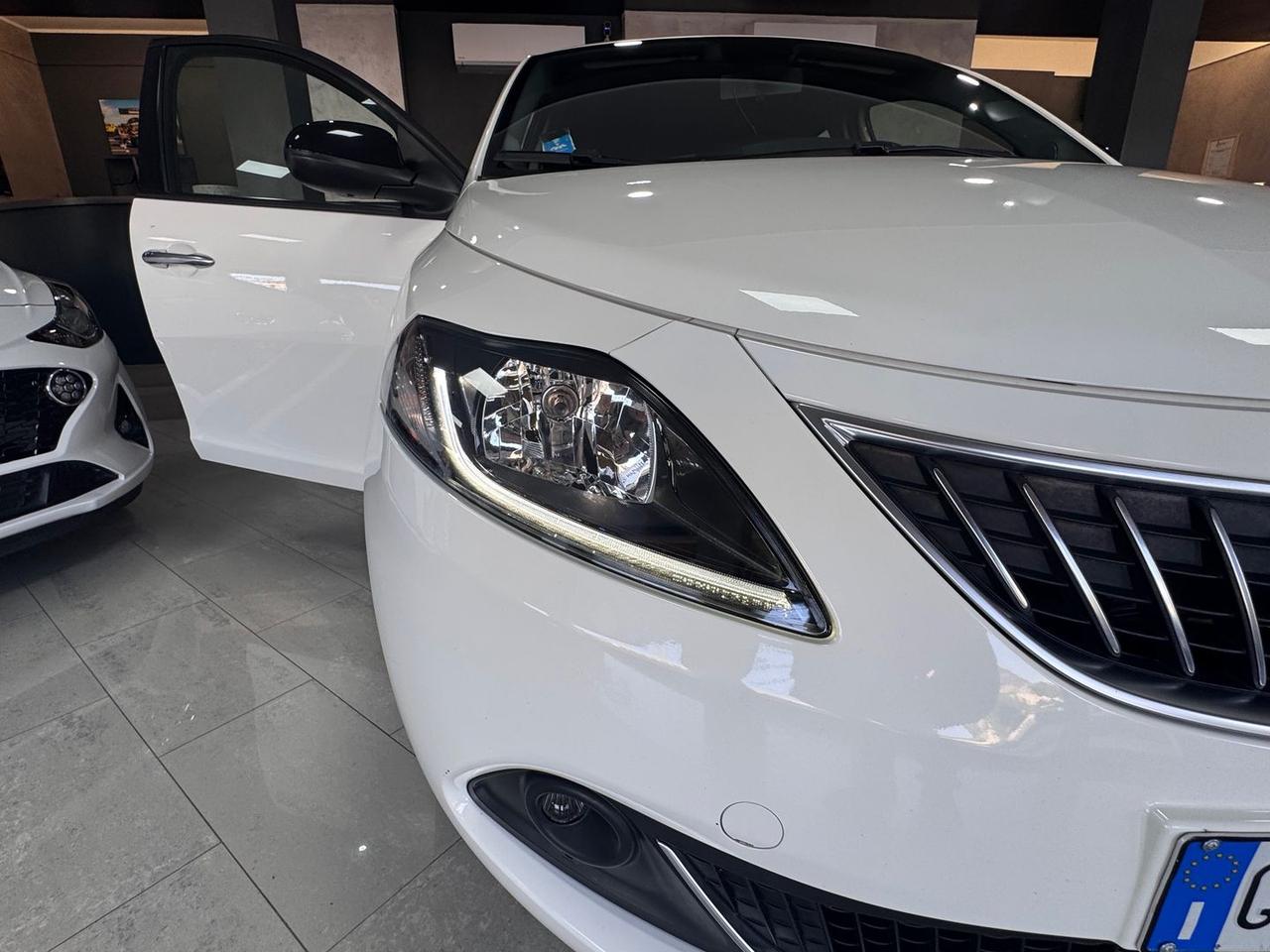 Lancia Ypsilon gold firefly MHEV #7845