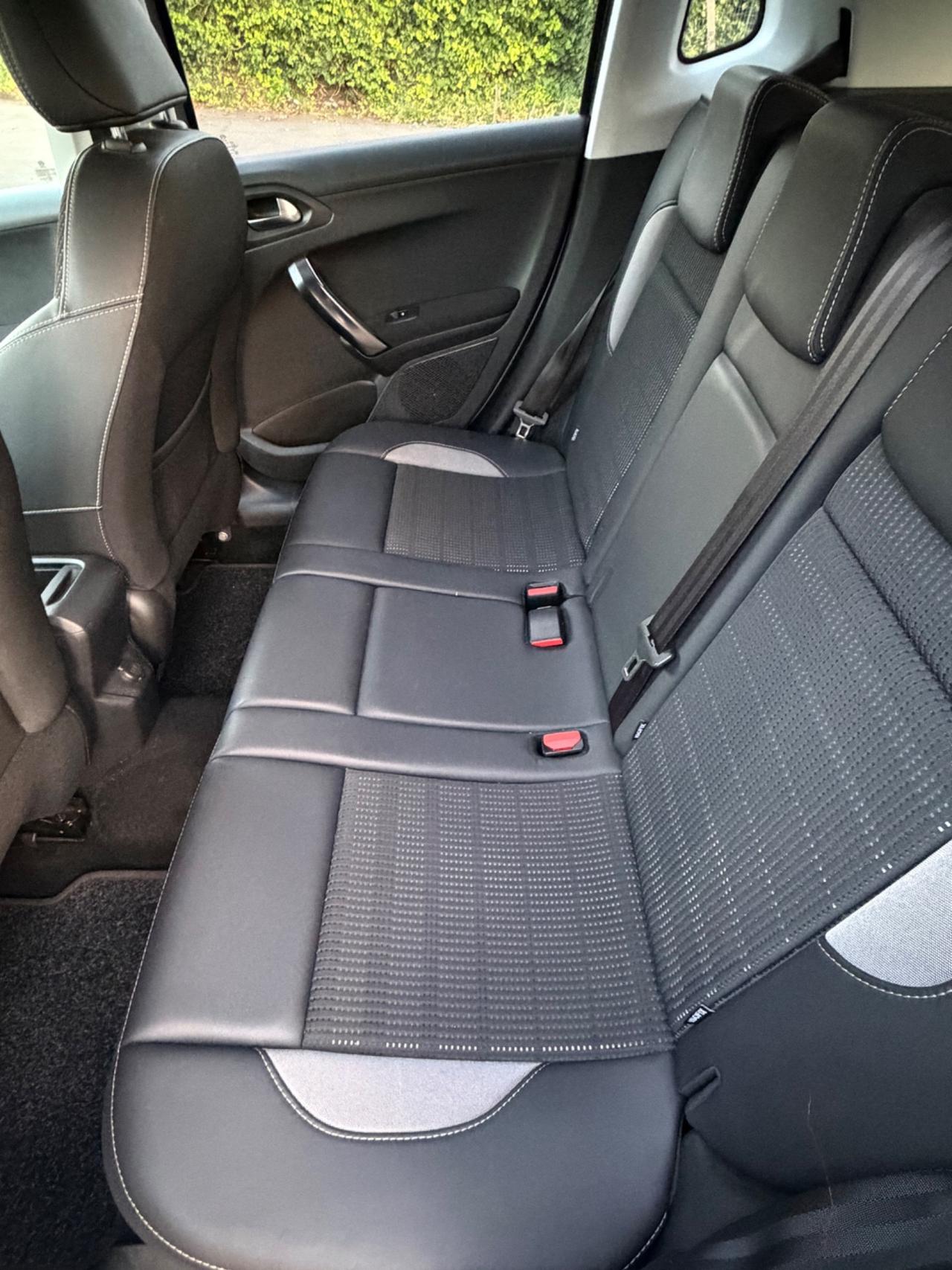 Peugeot 2008 BlueHDi 100 Allure