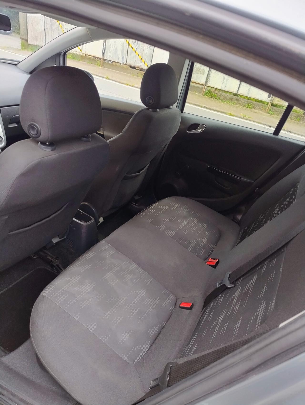 Opel Corsa 1.2 5 porte Cosmo NEOPATENTATI