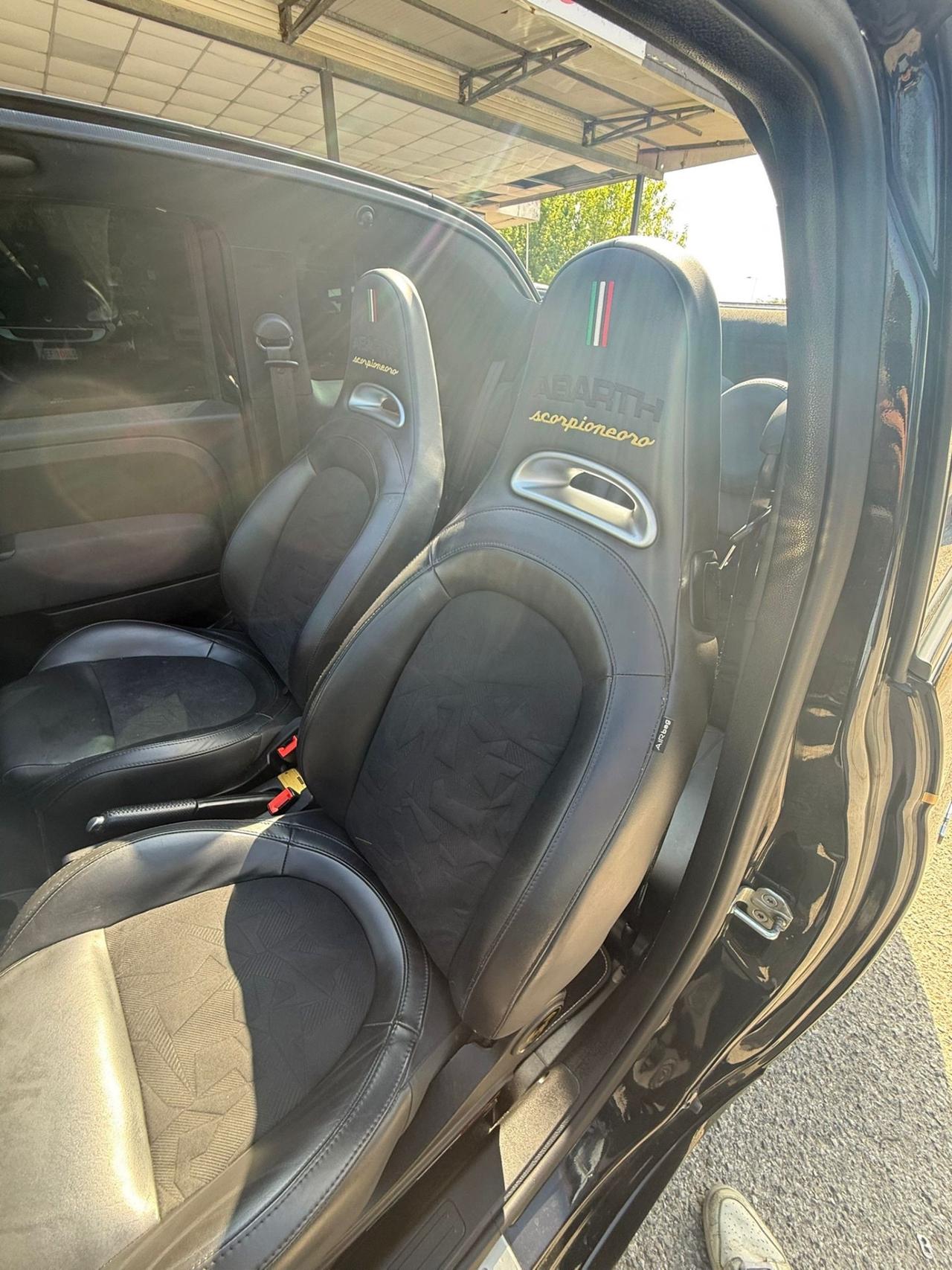Abarth 595 C 1.4 Turbo T-Jet 165 CV Scorpioneoro