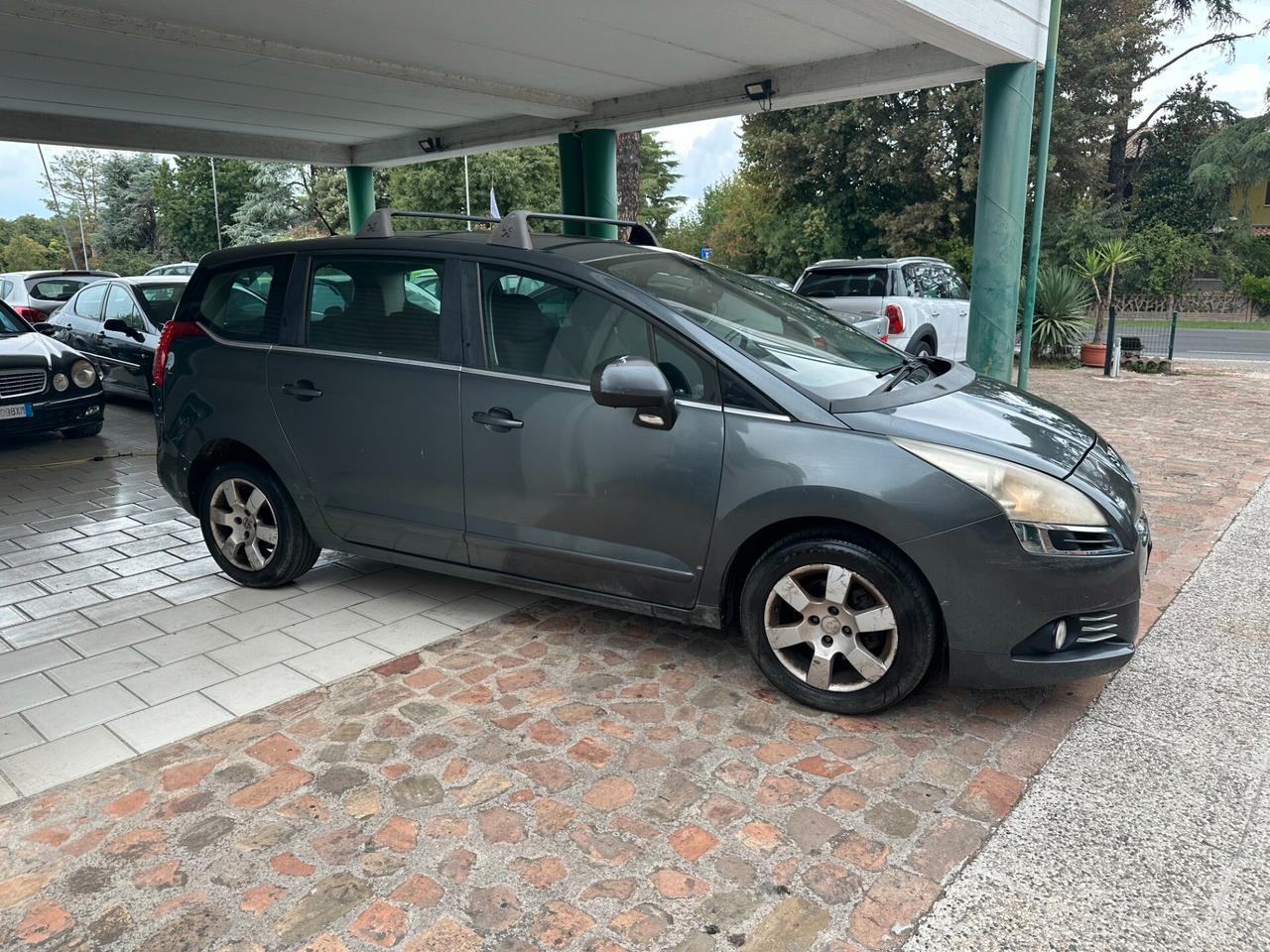 Peugeot 5008 1.6 HDi 110CV (12 RATE)