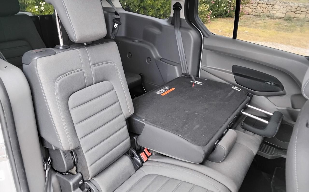 Ford Tourneo Connect Tourneo Connect 1.5 TDCi 120 CV Titanium 7 POSTI