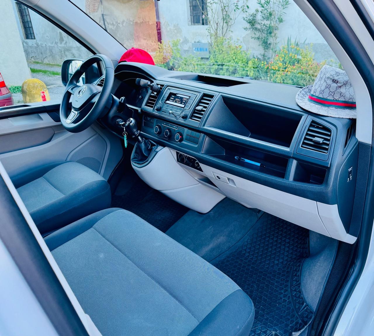 Volkswagen Transporter 2.0 TDI Van 6 Posti