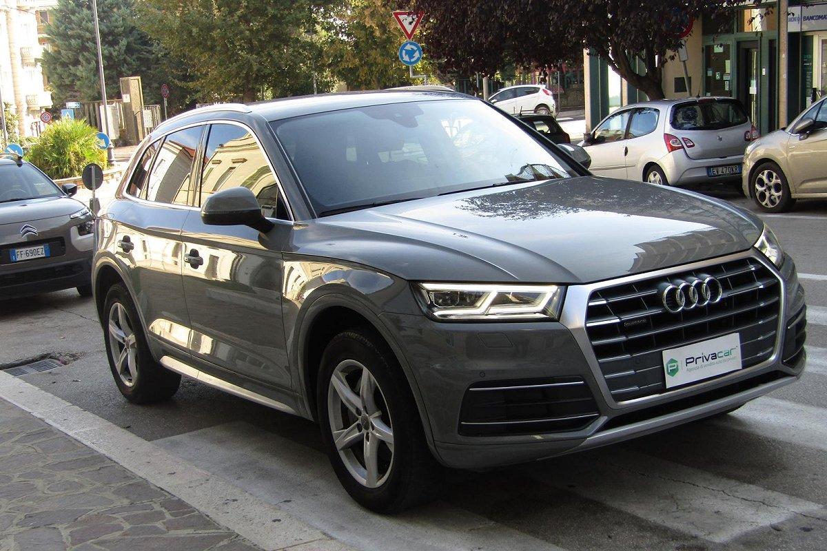 AUDI Q5 40 TDI quattro S tronic Business