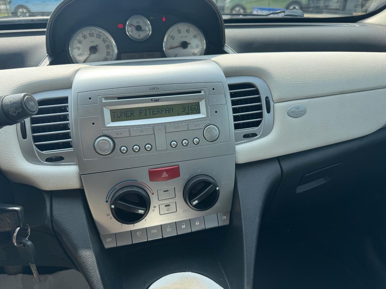 Lancia Ypsilon 1.3 MJT 75CV Elle Edition