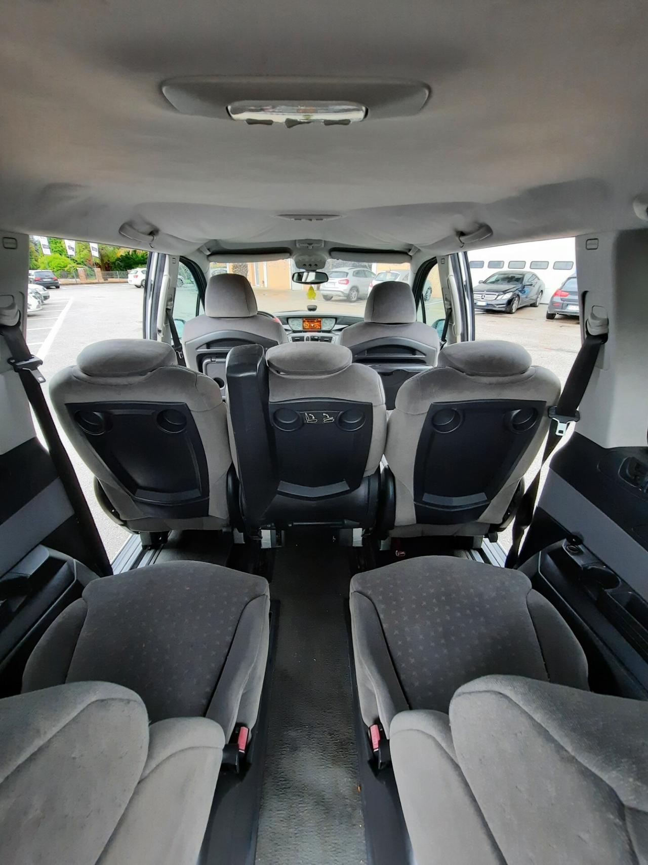 Peugeot 807 2.0 HDi FAP SV 7 POSTI