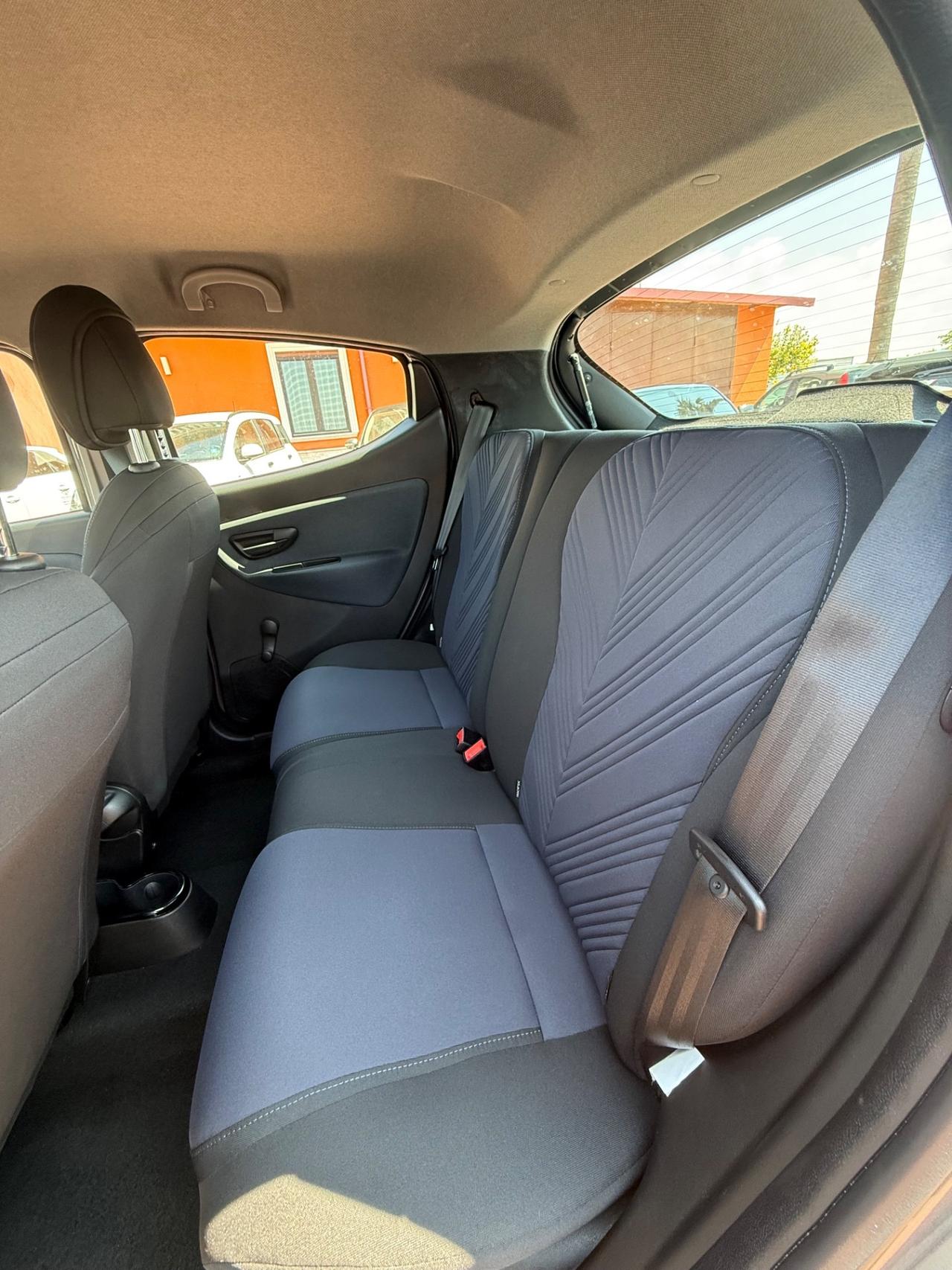 Lancia Ypsilon 1.0 Hybrid 69cv