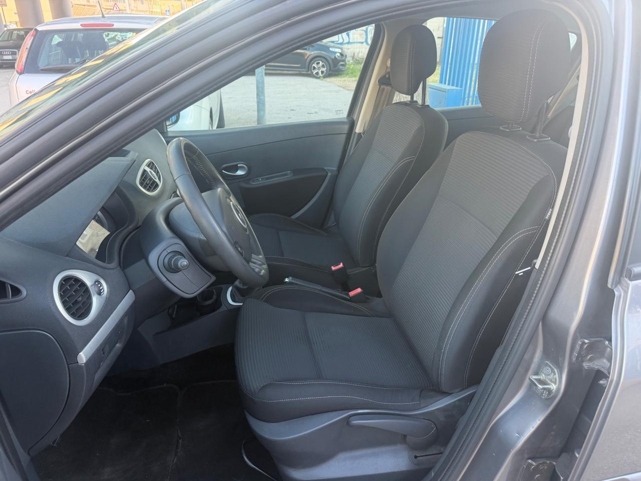 Renault Clio 1.2 benzina 75 cavalli 2012 navigatore