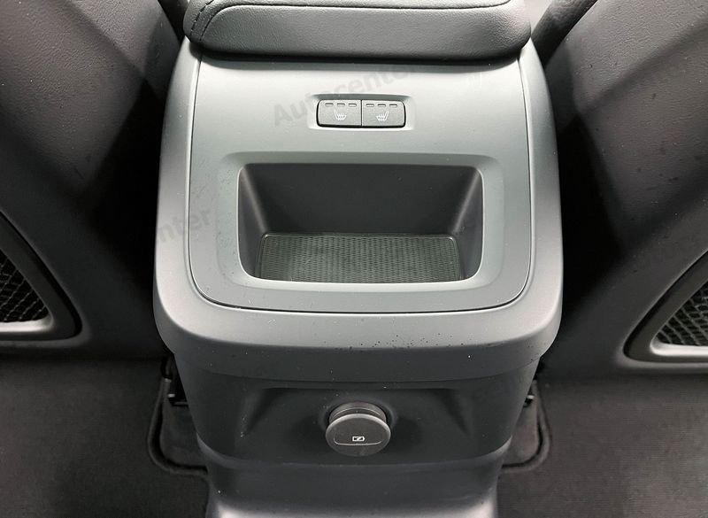 Volvo XC60 T6 Plug-in hybrid AWD automatico Plus Dark