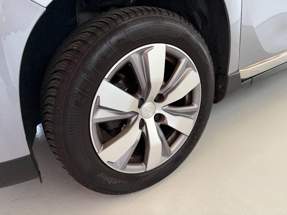 PEUGEOT - 2008 - 1.2 VTi 82 CV Allure