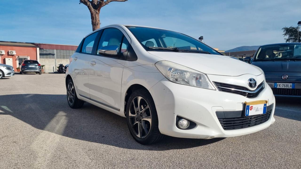 Toyota Yaris 1.4 D-4D 5 porte Lounge 90CV-66KW