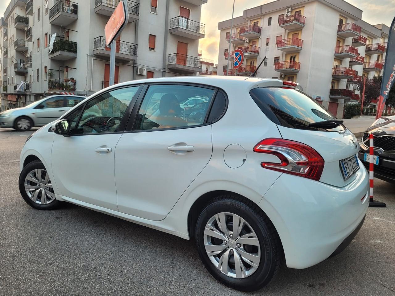 Peugeot 208 Active * 1.4 HDi * 68 CV * Perfetta * Garantita 12 Mesi