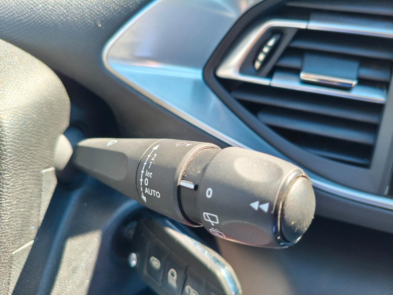 Peugeot 308 BlueHDi 100 S&S Active