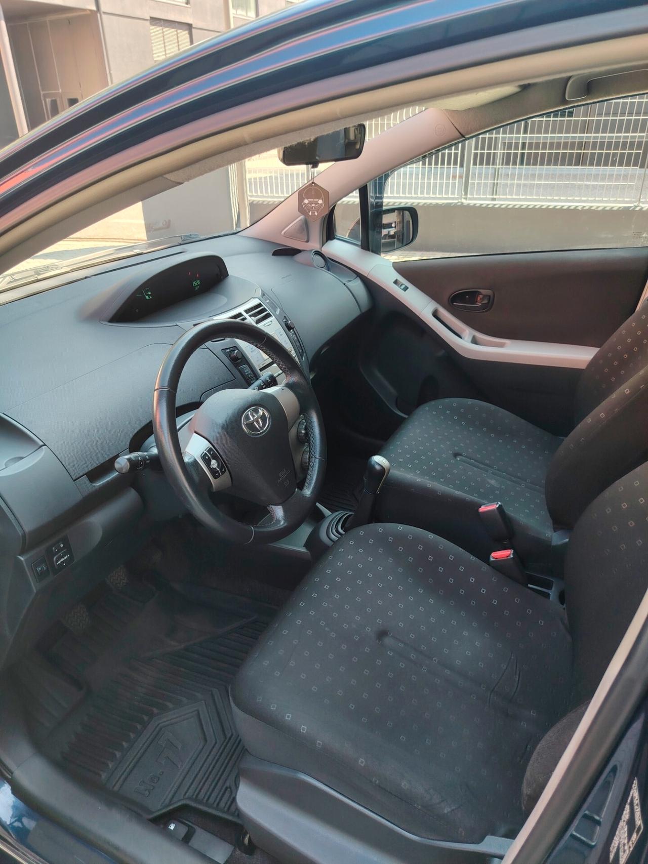 Toyota Yaris Now 1.0 benzina