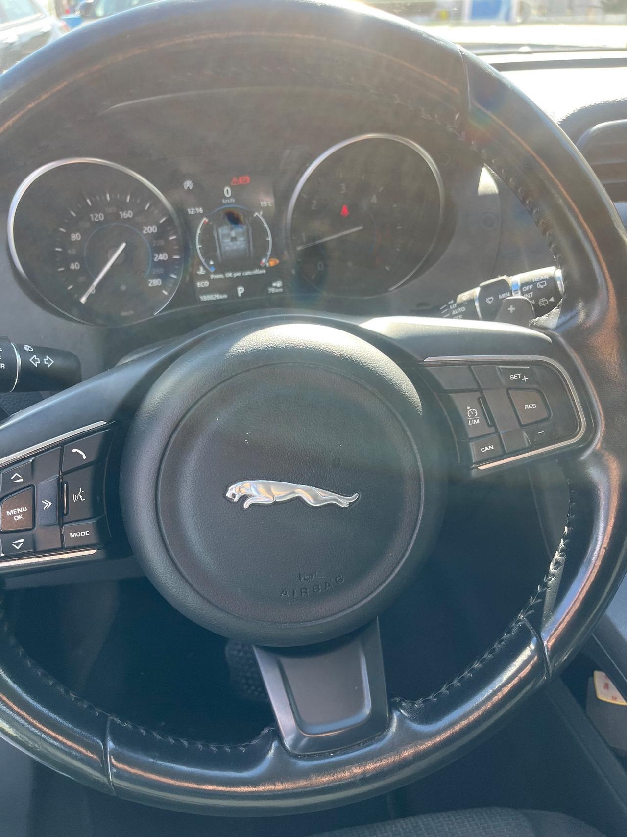 Jaguar F-Pace 2.0 D 180 CV AWD aut. Prestige