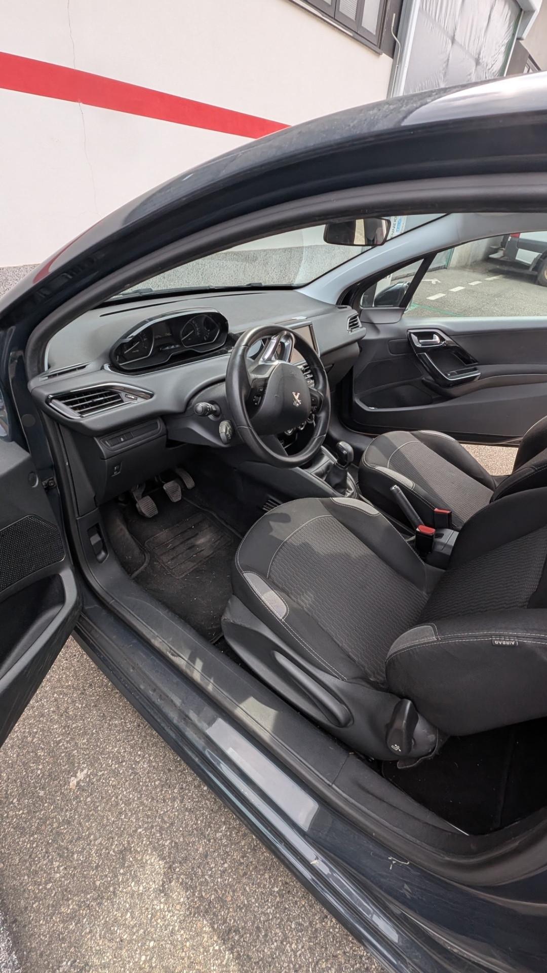 Peugeot 208 2016 1.2 benzina euro6b incidentata