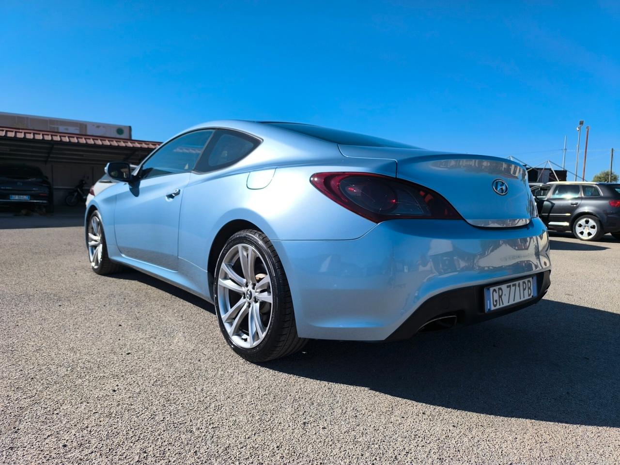 Hyundai Genesis Coupe 2.0 Turbo Sport