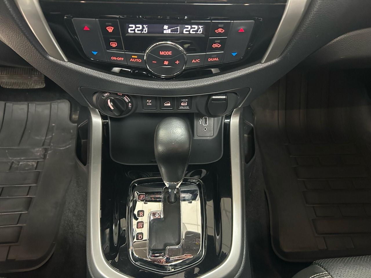 Nissan Navara 2.3 dCi 4WD Double Cab N-Connecta
