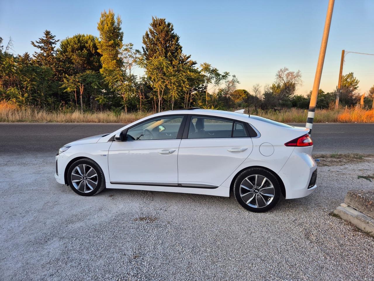 Hyundai Ioniq 1.6 Hybrid DCT Classic