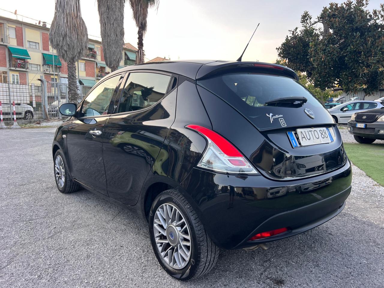 Lancia Ypsilon 1.2 69 CV 5 porte S&S Platinum