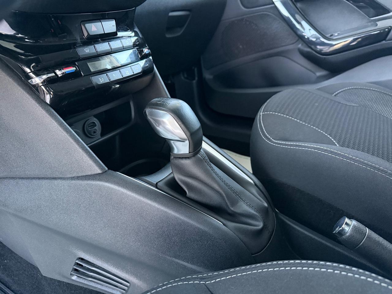 Peugeot 208 PureTech 82 5p. GPL Allure