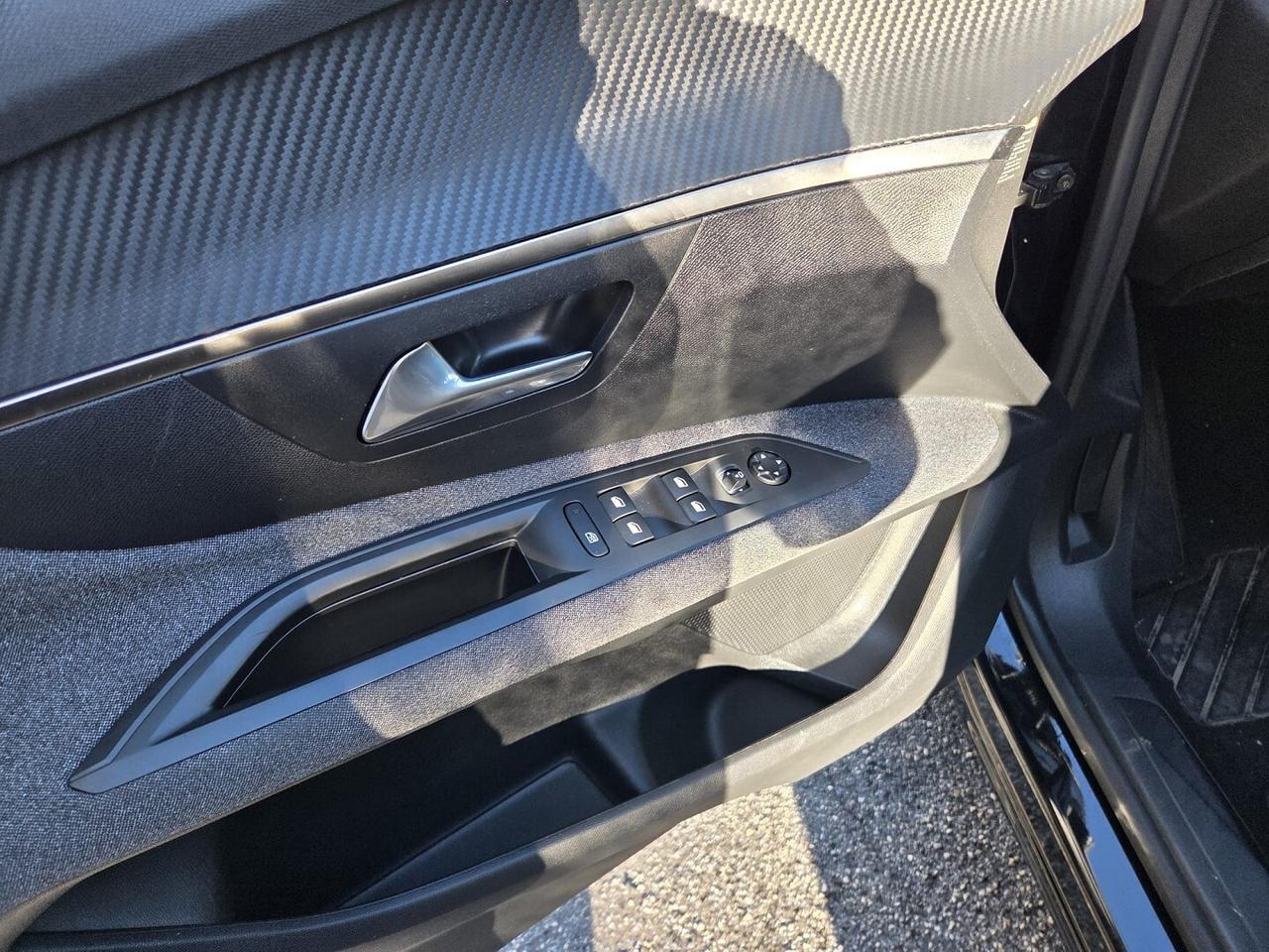 PEUGEOT 3008 PURE TECH TURBO 130CV AUTOM NAV-2018