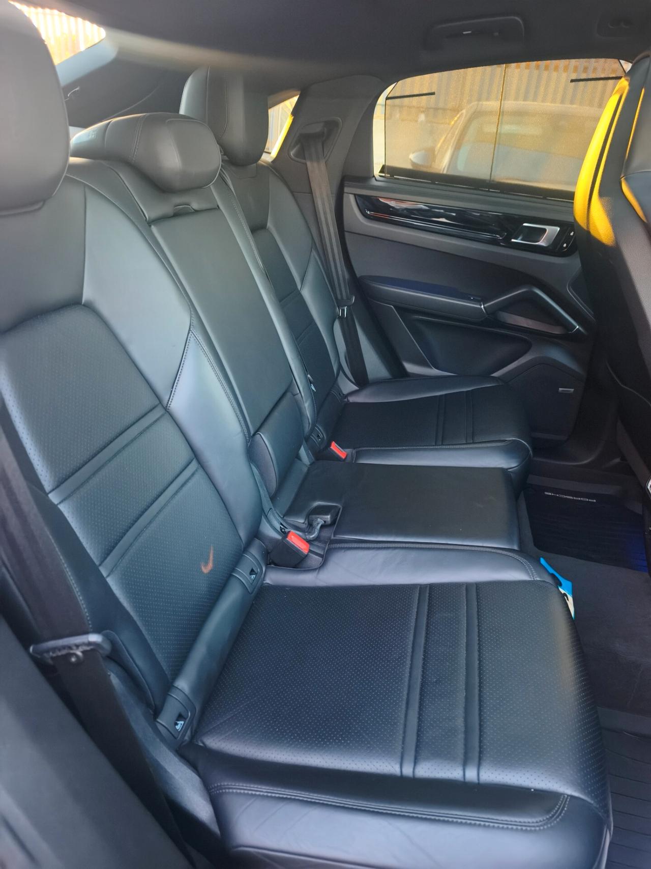Porsche Cayenne Coupé 3.0 V6 platinum edition
