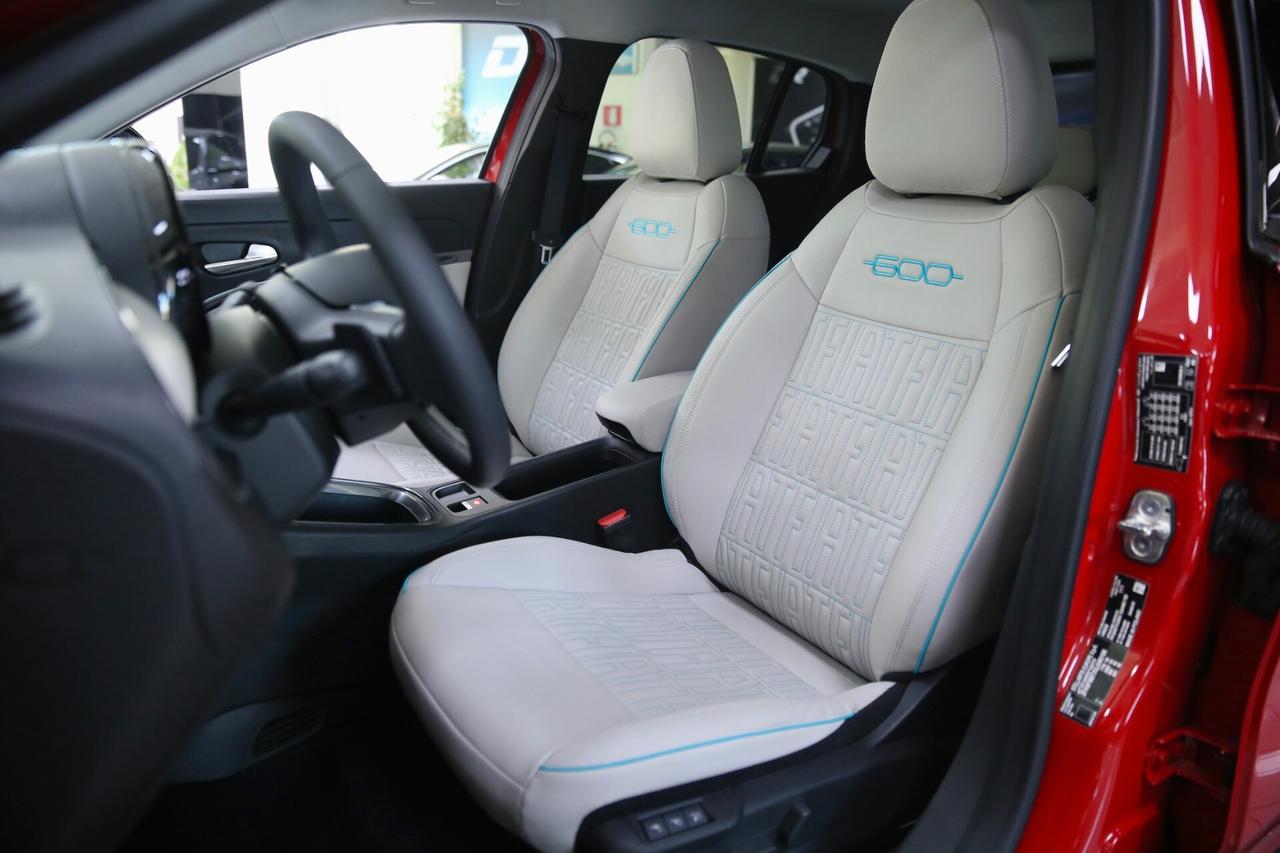 Fiat 600 Hybrid 110 cv DCT mhev La Prima