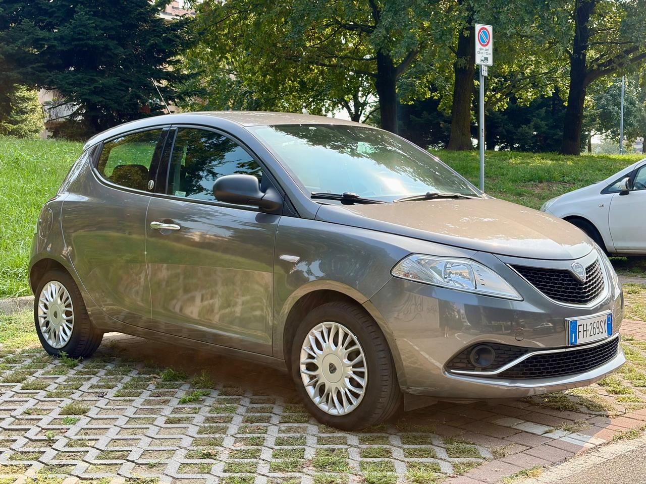 Lancia Ypsilon 1.2 69 CV 5 porte GPL Ecochic Gold