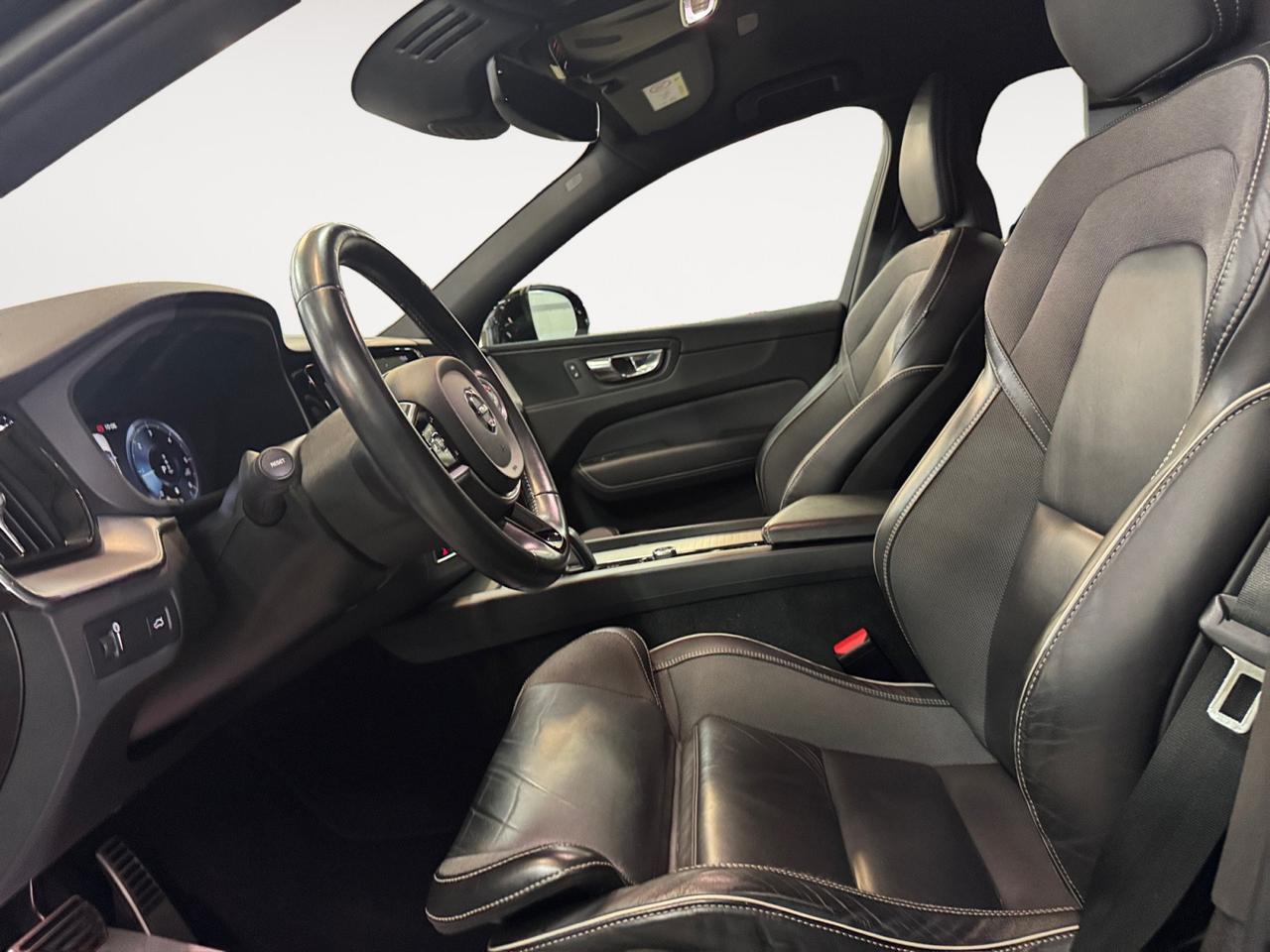 VOLVO XC60 2.0 b4 R-design awd auto