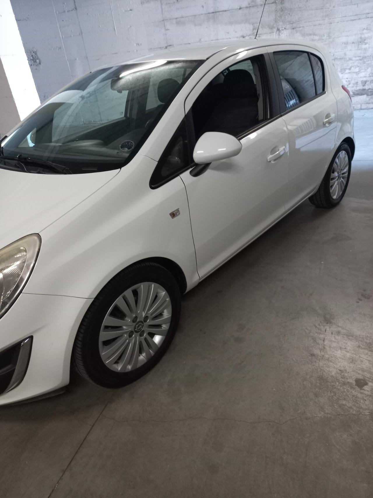 Opel Corsa 1.4 16V 5 porte Cosmo
