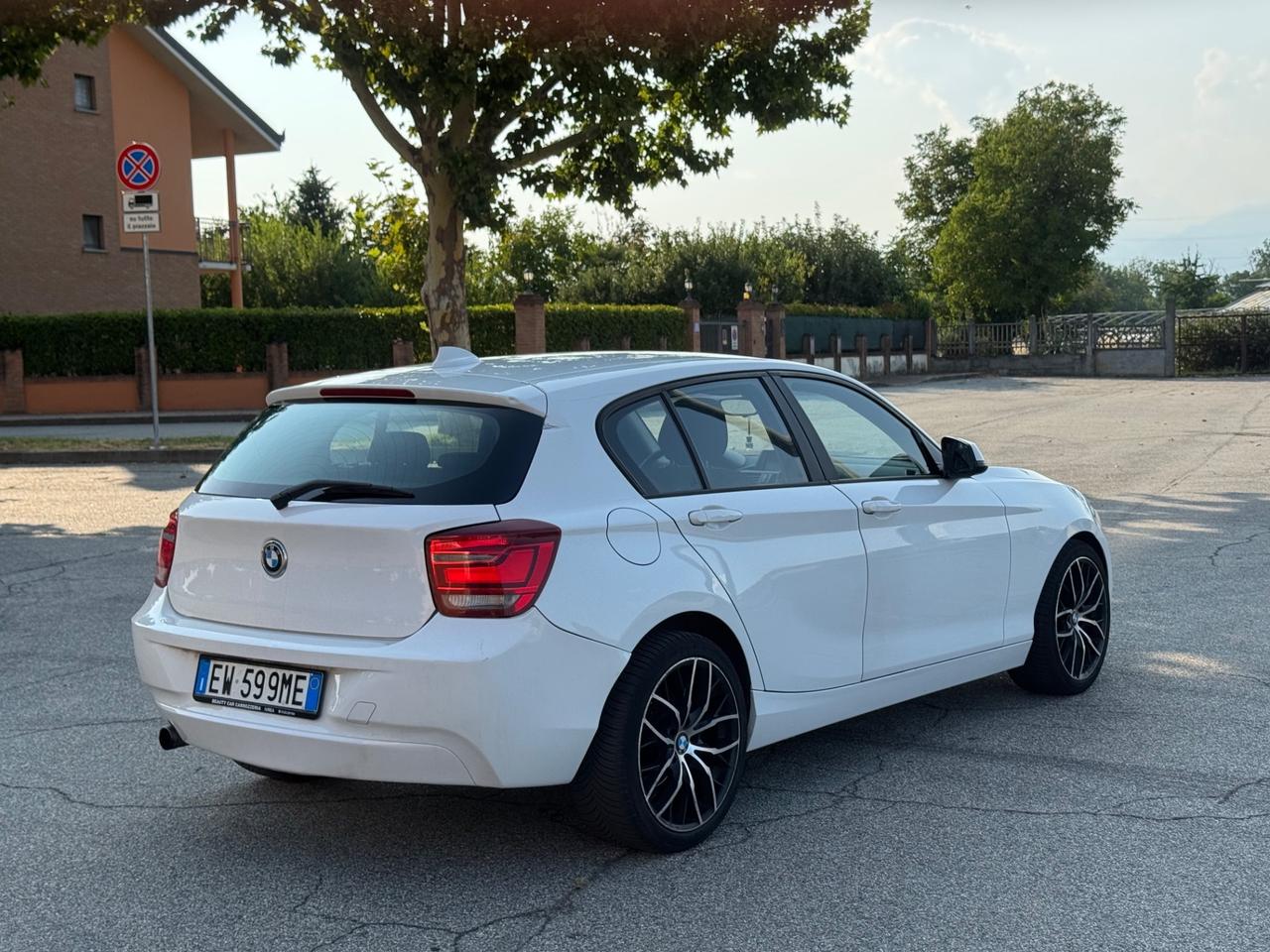 Bmw 116 116d 5p. Urban