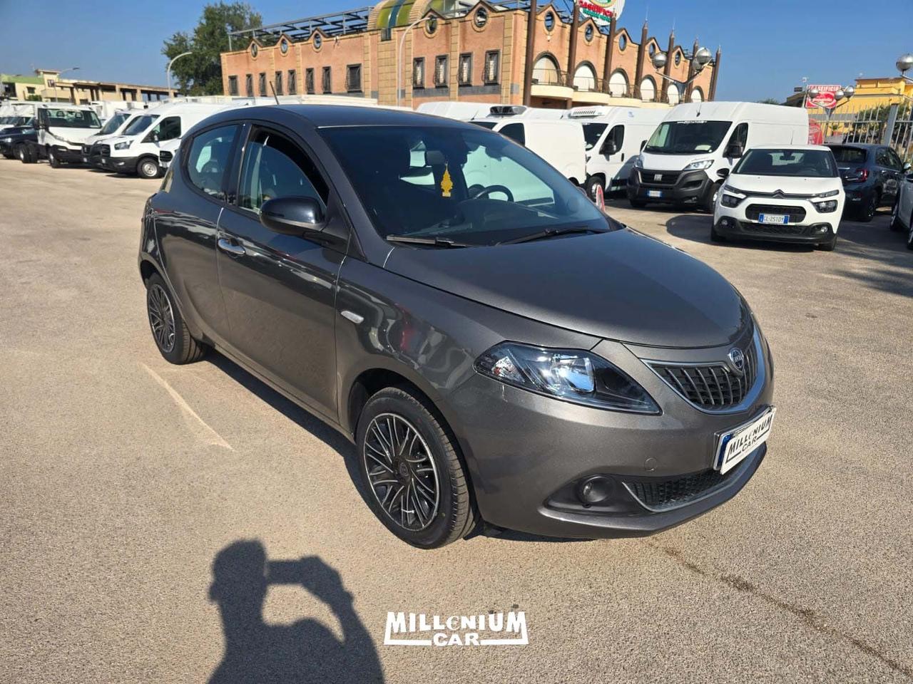 LANCIA YPSILON GOLD HYBRID 2022