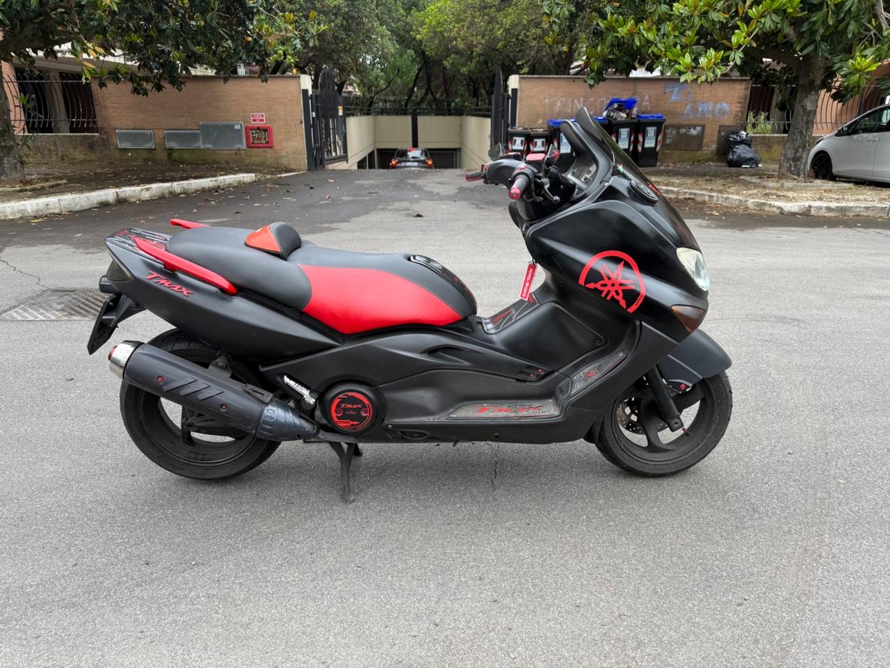 Scooter in buone condizioni generali, motore completamente rifatto. Pronta consegna tel 3348283508 disponibile in zona torrino eur