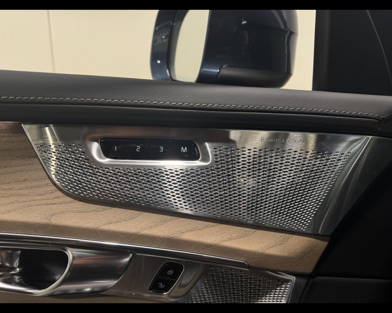 VOLVO XC90 T8 AWD AUTO ULTRA BRIGHT