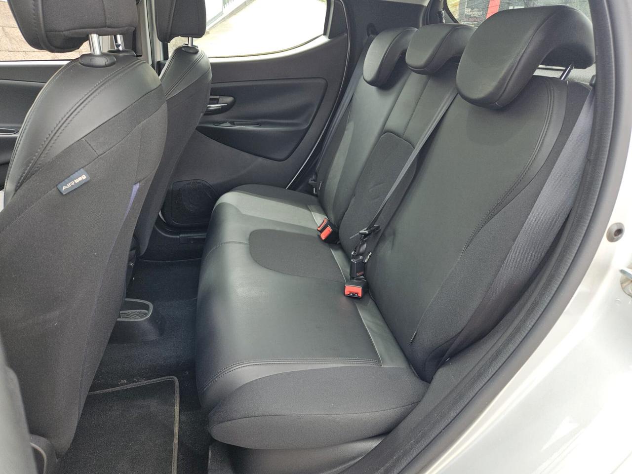 Lancia Ypsilon 0.9 TwinAir 85 CV 5 porte S&S Platinum