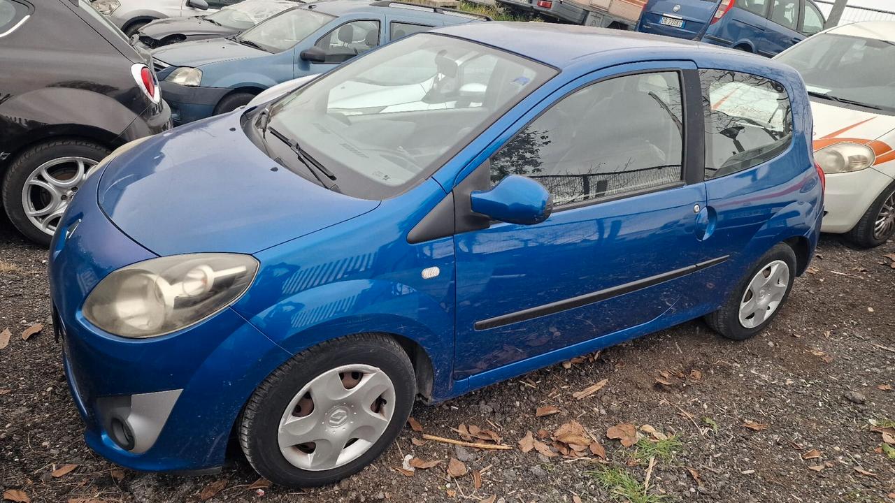 Renault Twingo 12 benzina neopatentati