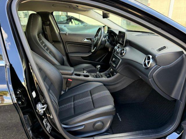MERCEDES-BENZ GLA 180 d Sport NAVI - LED - PDC POST. - BT - 18