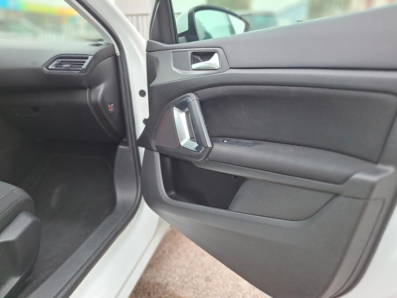 Peugeot 308 BlueHDi 120 S&S Allure