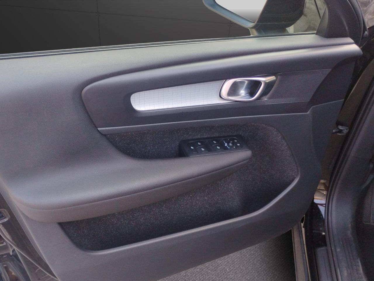 Volvo XC40 2.0 d3 Momentum auto .PREZZO REALE