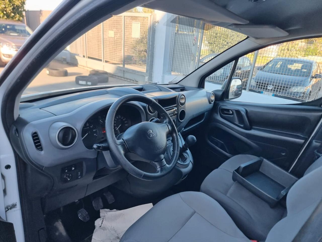 Peugeot PARTNER MAXI PROLUNGATO 3 POSTI