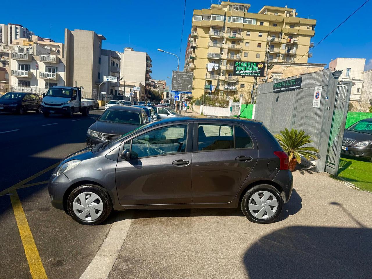 Toyota Yaris 1.0 BENZINA - 5 porte - NEOPATENTATO